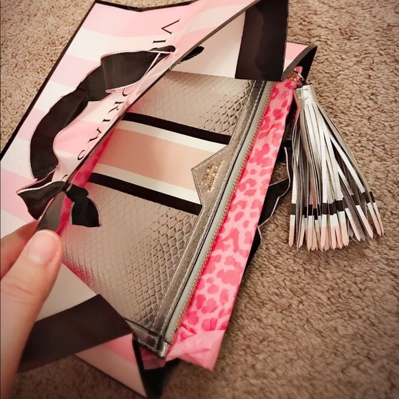 Victoria secret pouch - Picture 2 of 2